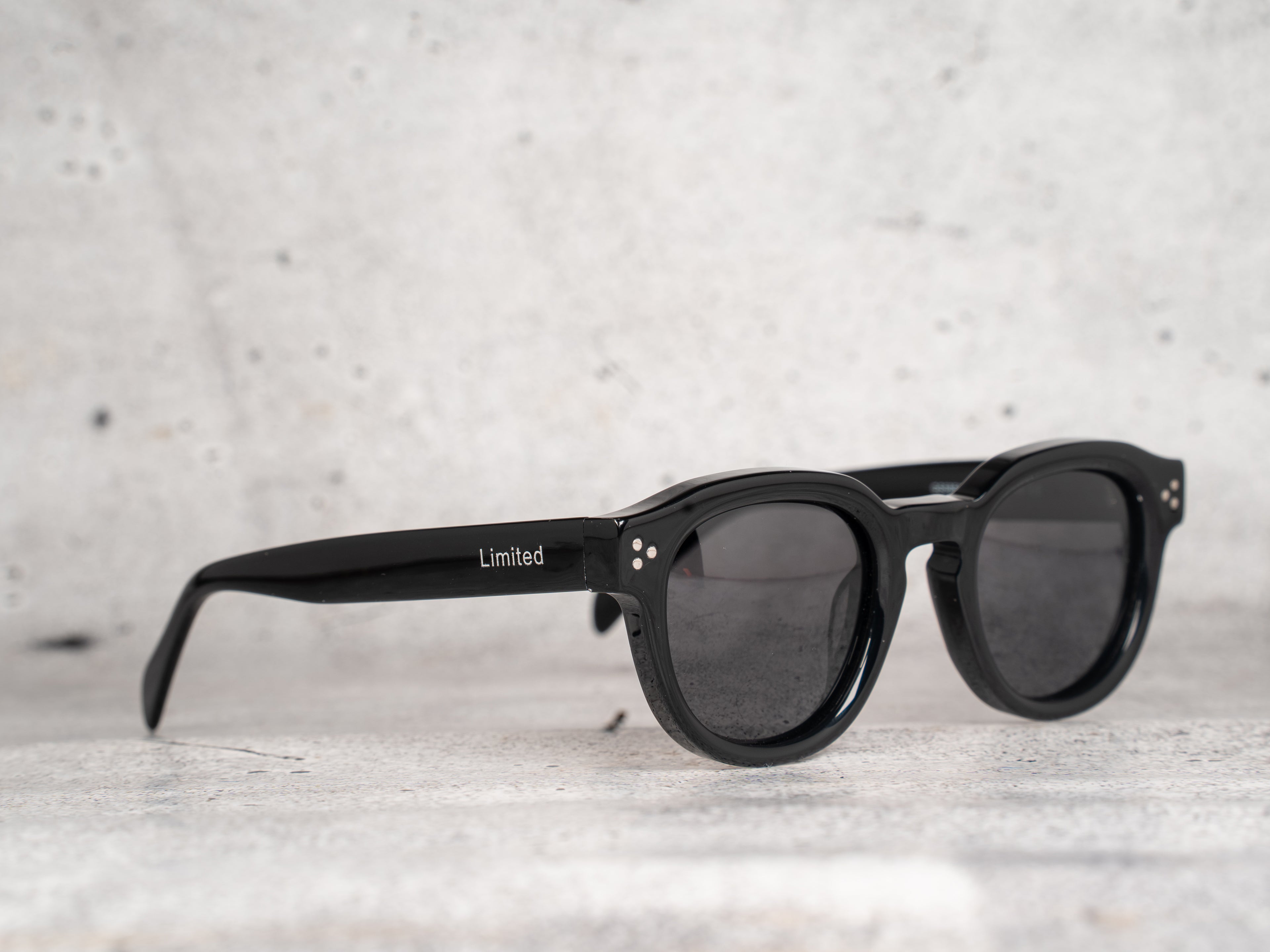 Traveller Black
